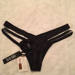 Fire of Venus Axelle Thong Size M Black NWT
